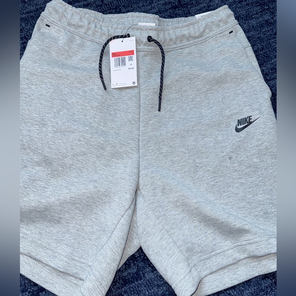 Nike Men Shorts Standard Fit Above Knee Length
